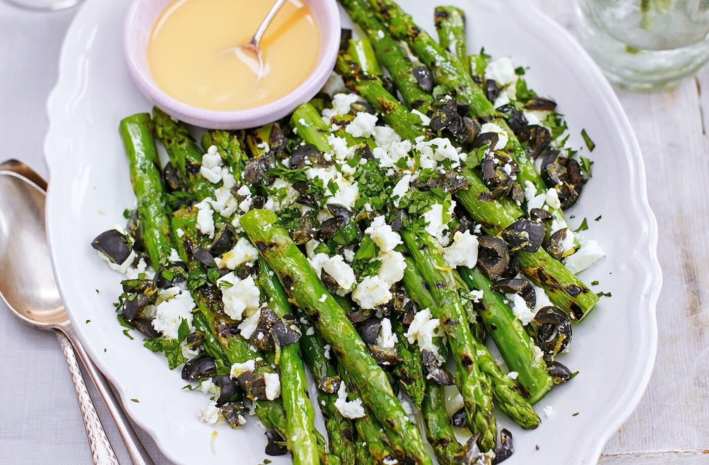 Griddled asparagus with feta, olives and oregano