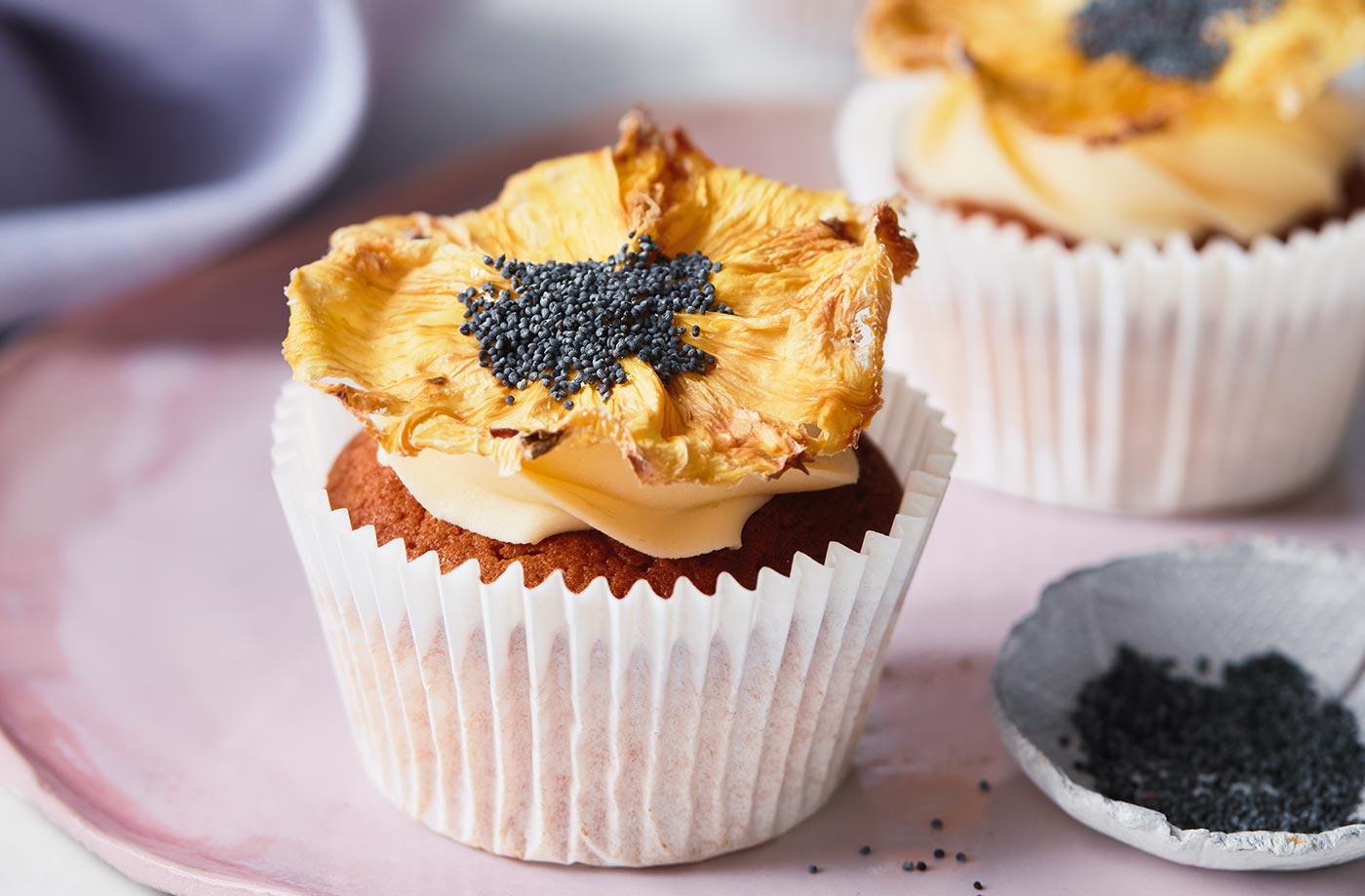 Pineapple 'sunflower' cupcakes