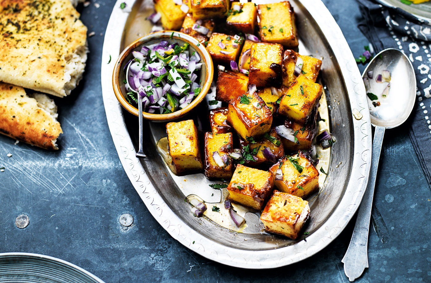 Chilli paneer bites with red onion and mint salad