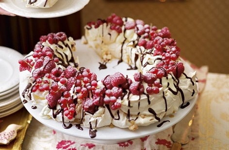 Image of "Pavlova wreath with chocolate sauce"
