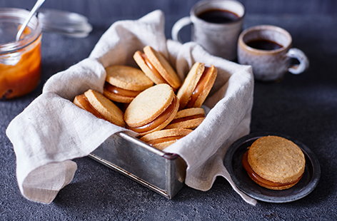Image of "Whisky caramel oat shortbread sandwiches"