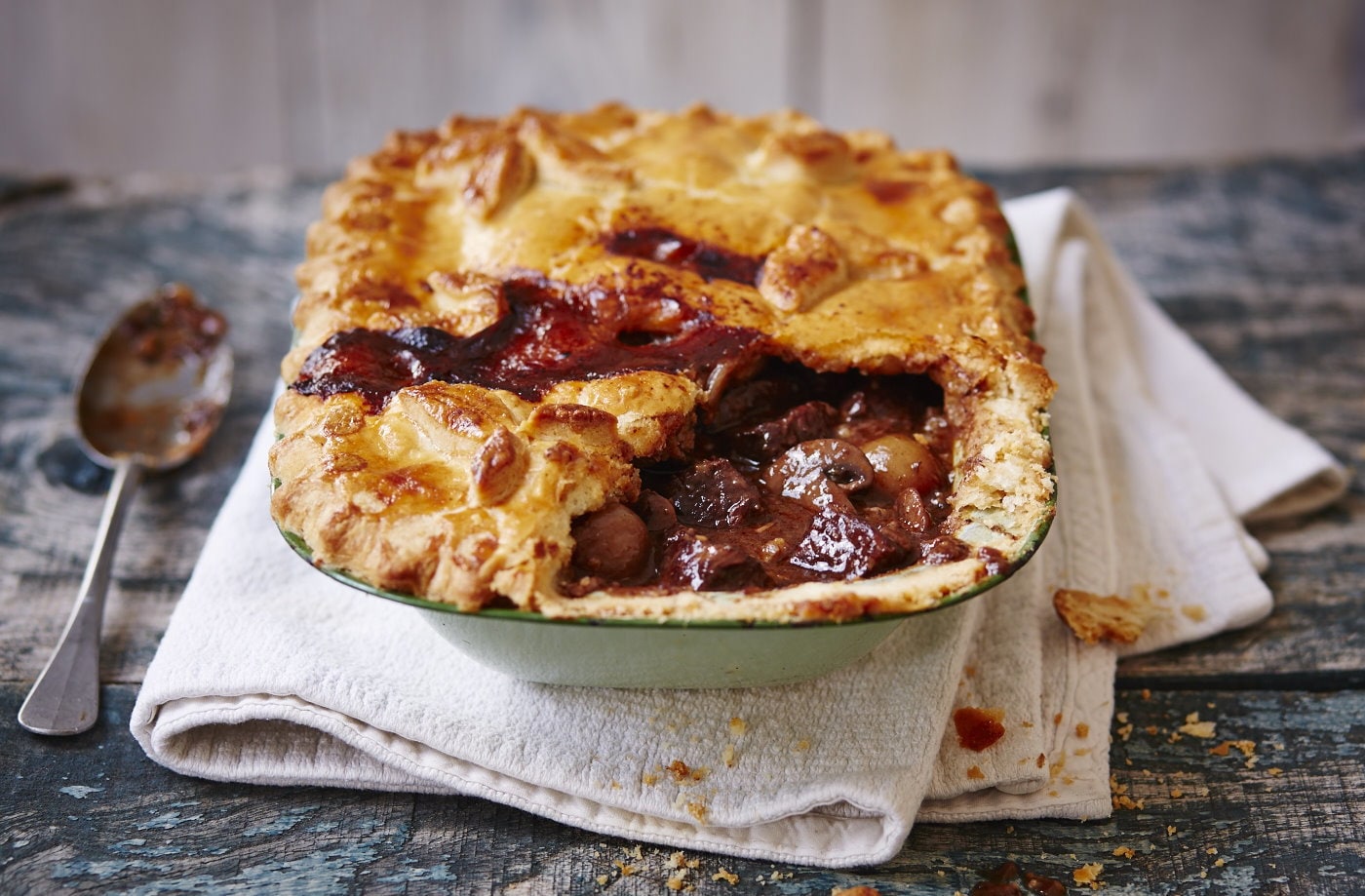 Beef bourguignon pie