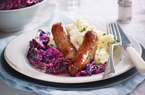Image of "Herby sausages with red cabbage"