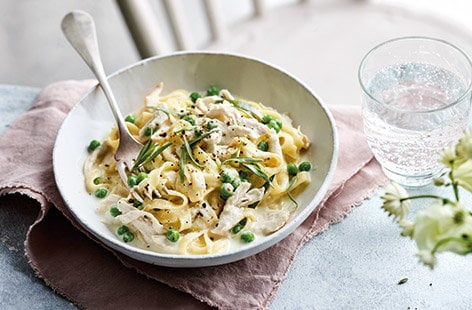 Image of "Milk-poached chicken with peas and pasta"
