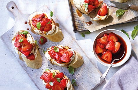 Image of "Strawberry open sandwiches"
