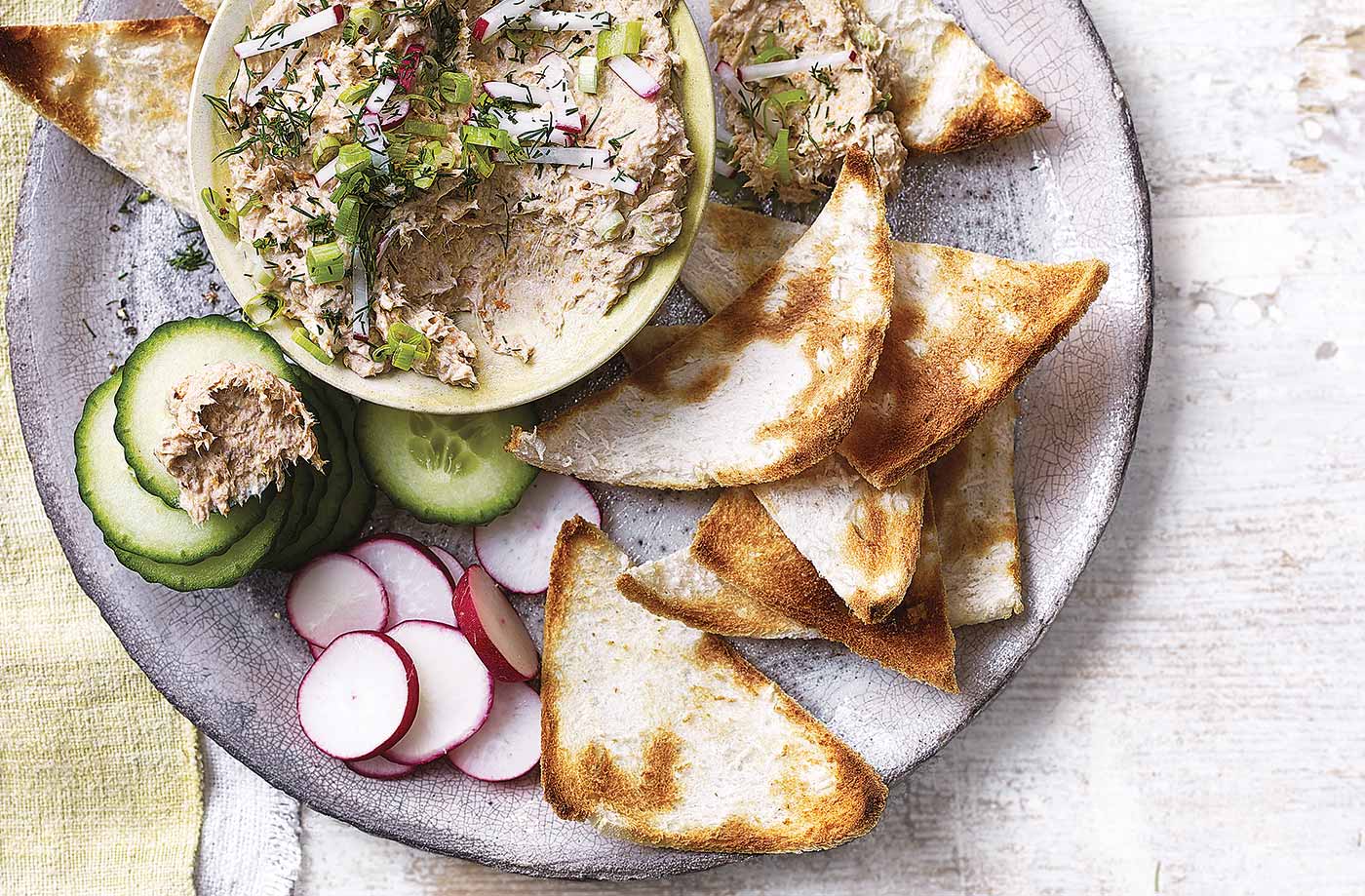 Smoked kipper pâté with melba toasts