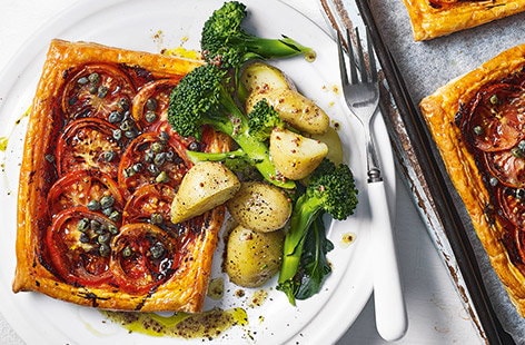 Image of "Tomato tarts with mustard potatoes"