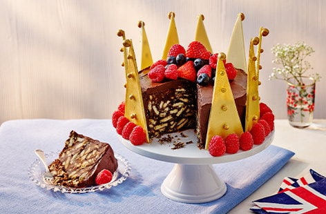 Image of "Chocolate biscuit crown cake"