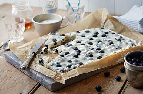 Image of "Frozen blueberry yogurt bark"