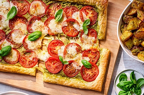 Image of "Caprese-inspired puff pastry tart"