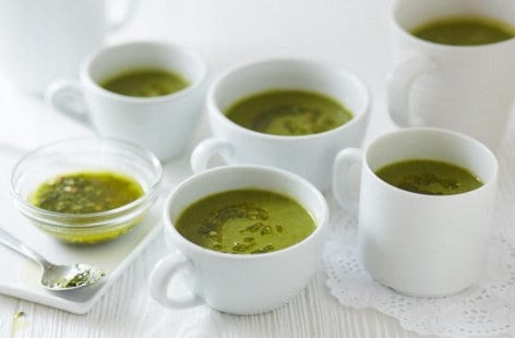 Image of "Pea, spinach and pesto soup"