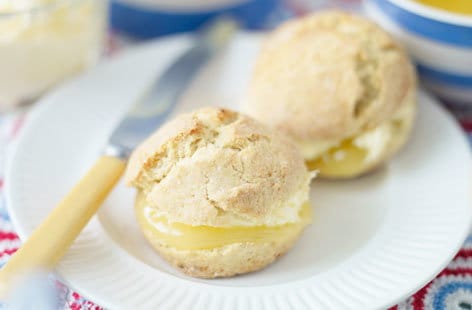 Image of "Lemon scones with clotted cream"