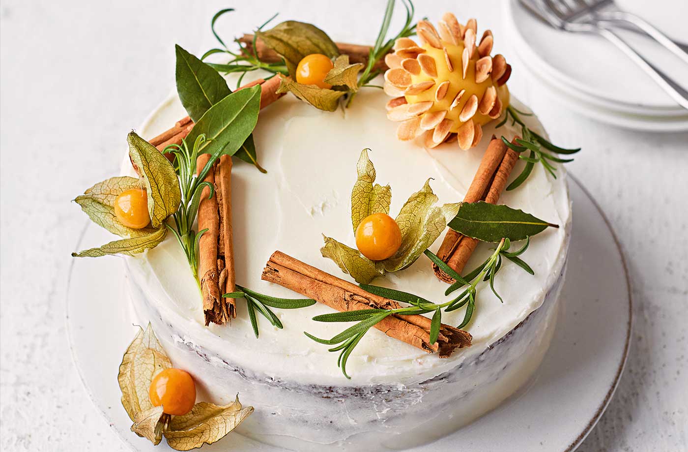 Woodland wreath Christmas cake