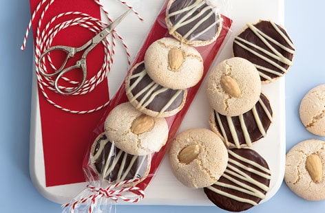 Image of "Almond macaroons"