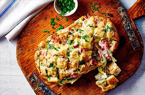 Image of "Tear-and-share cheesy ham and garlic bread"