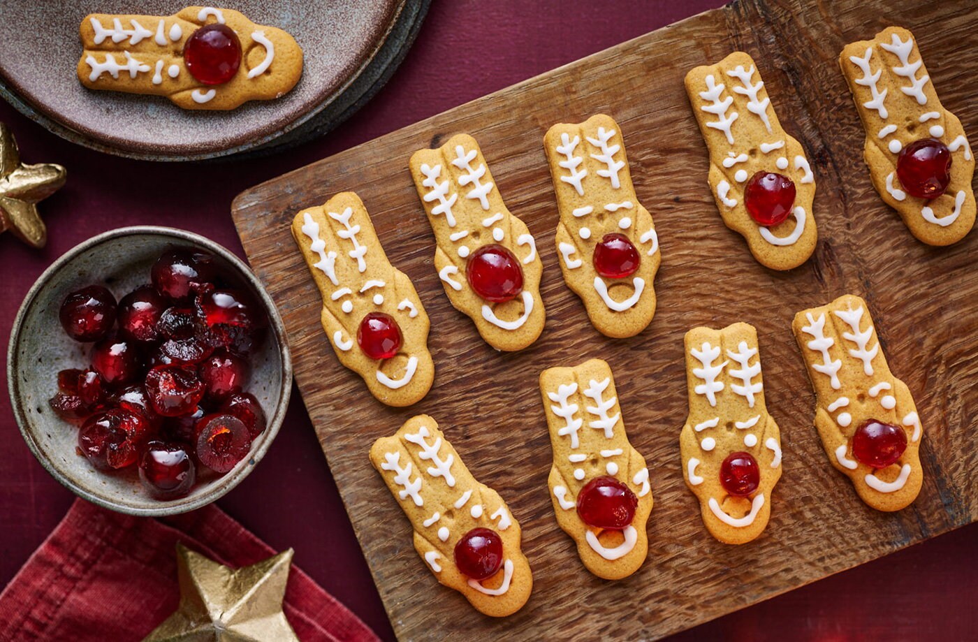 3-ingredient DIY decorated reindeer biscuit