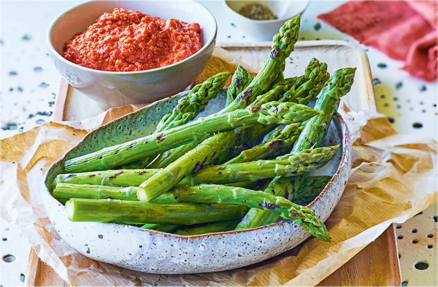 Griddled asparagus with romesco sauce