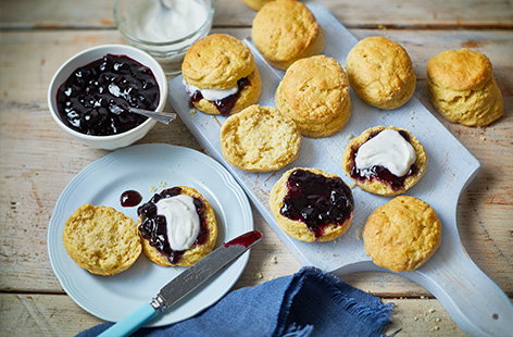 Image of "Vegan scones with lemon and coconut cream"