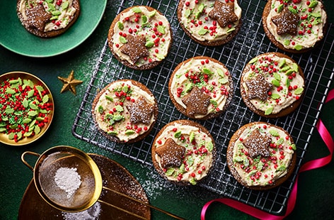 Image of "Gingerbread biscuits with spiced chai icing"