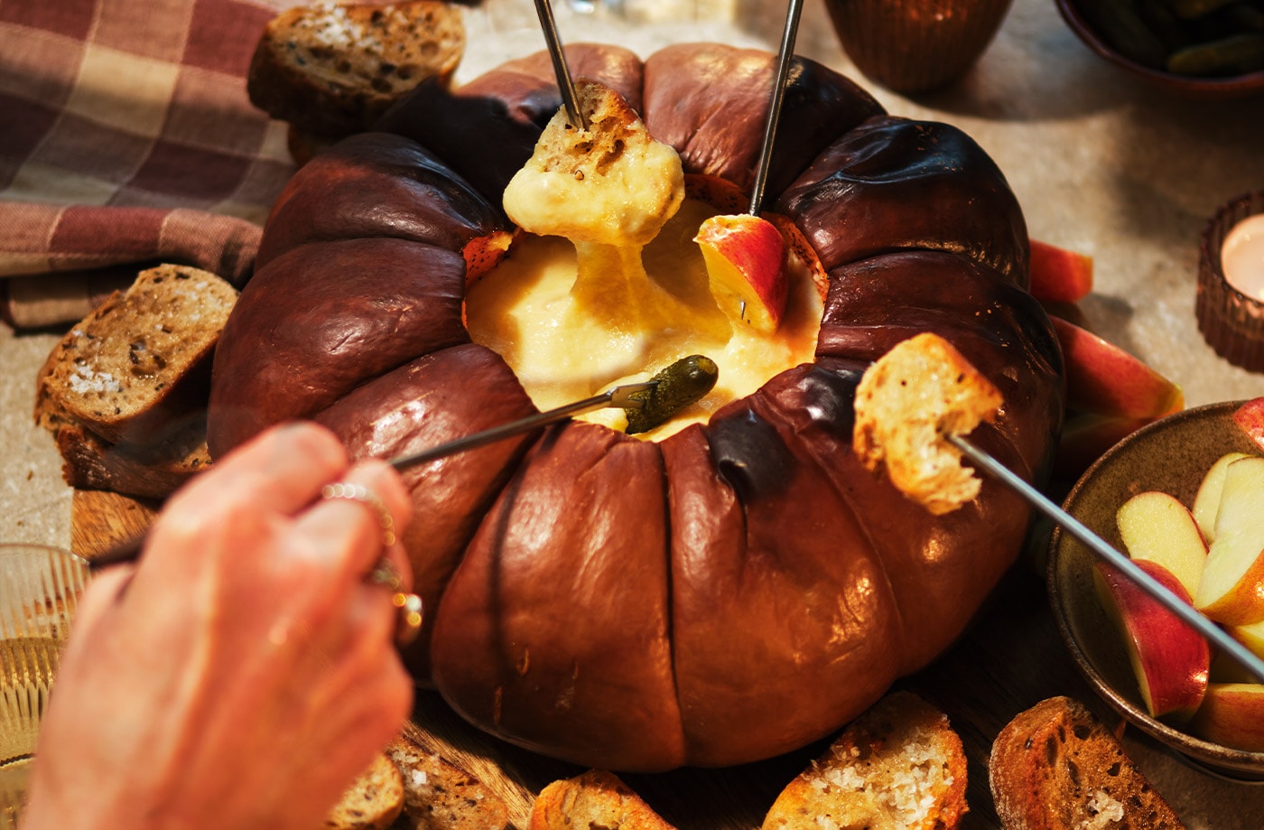 1400x919_Smoky-cheese-pumpkin-fondue