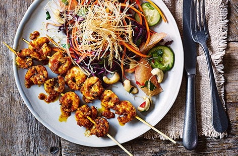 Image of "Thai prawn skewers with grapefruit salad"