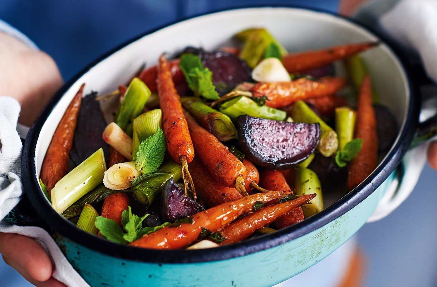 Baked beets with carrots and leeks