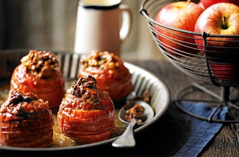 Image of "Baked apples with spiced pecans"