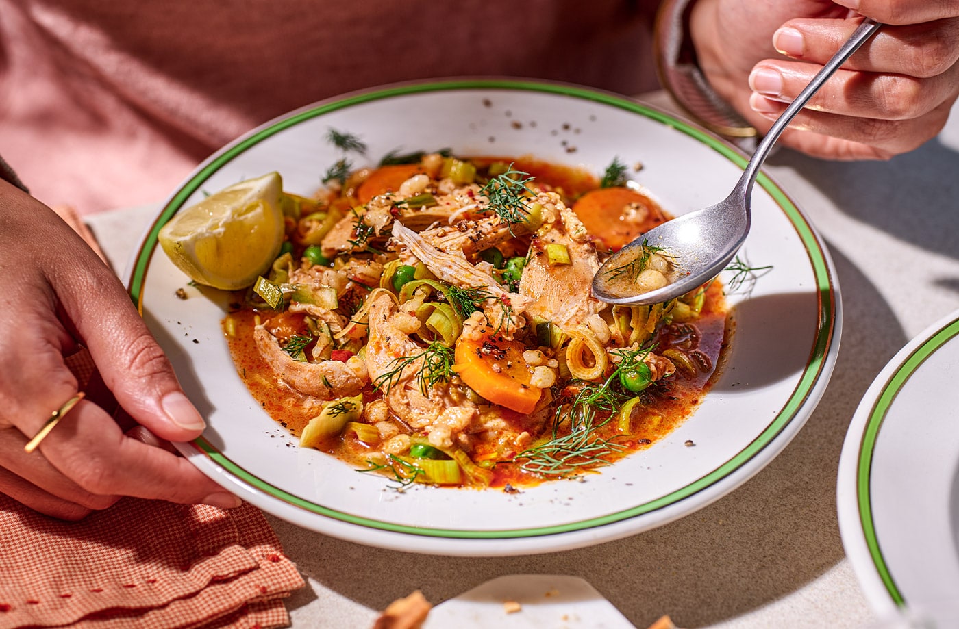 1400x919_Slow-cooker-chicken-on-brothy-grains-&-veg