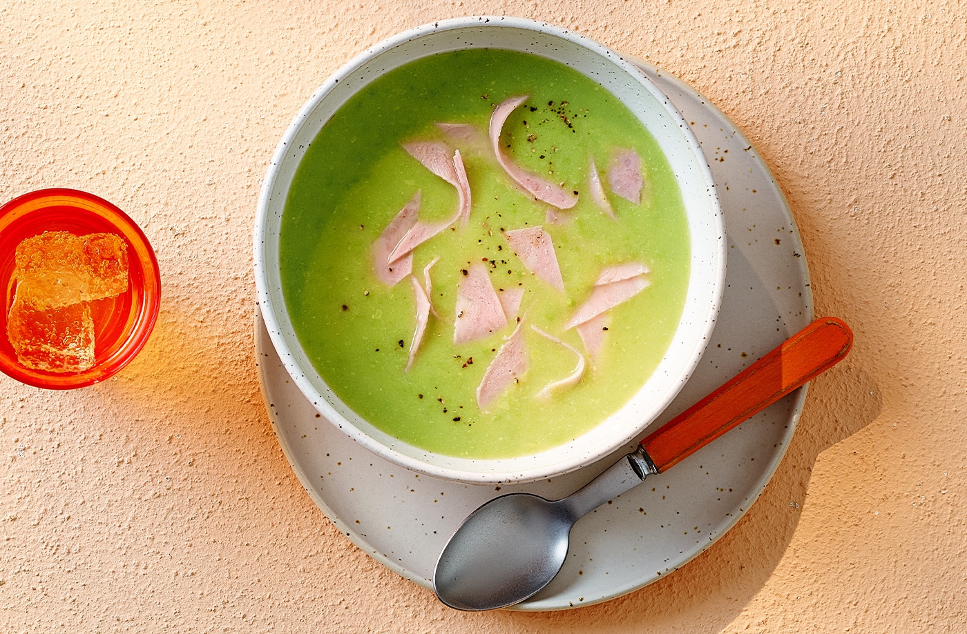 Pea, leek and ham soup