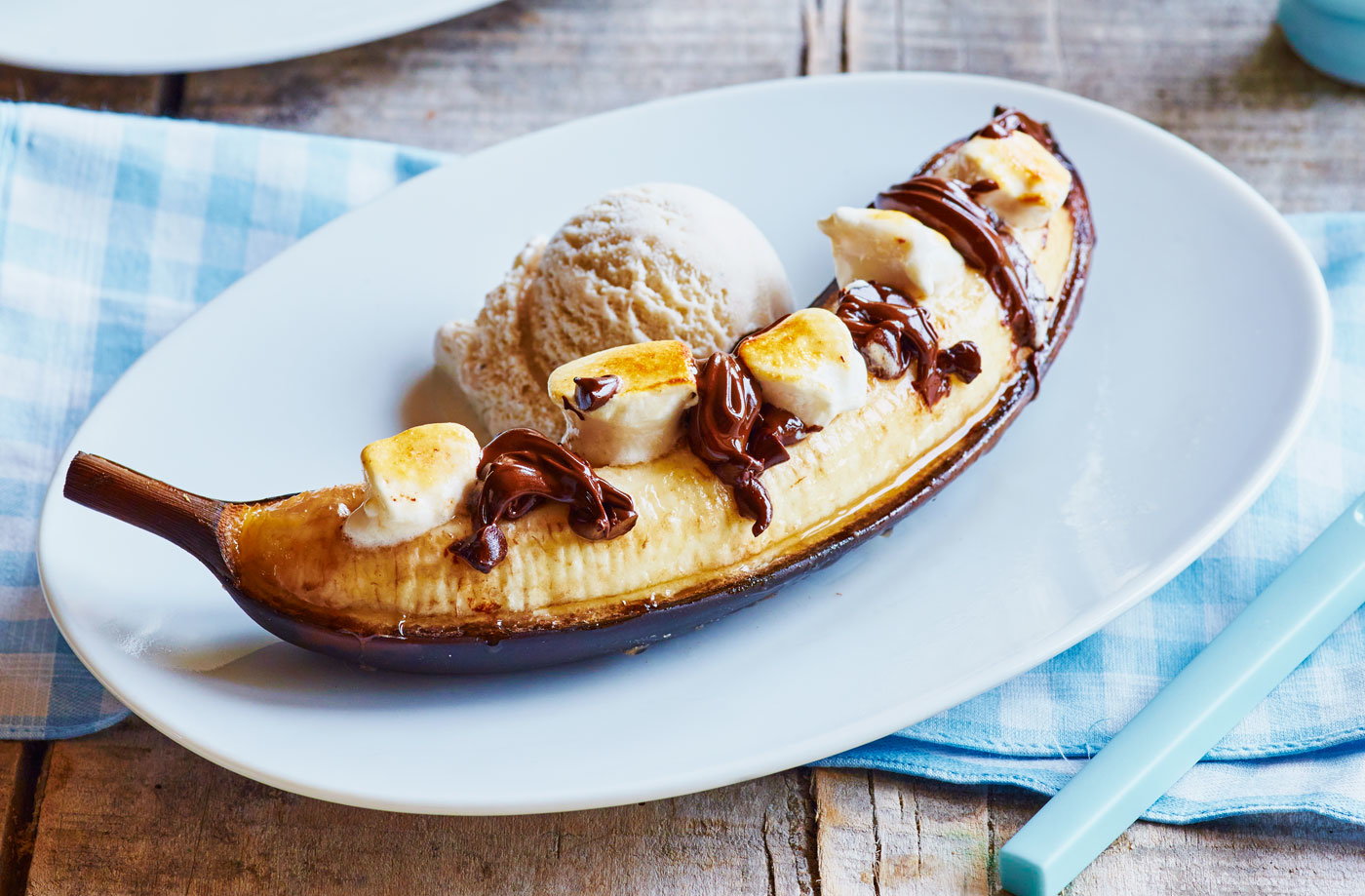 Bananas stuffed with chocolate and marshmallow