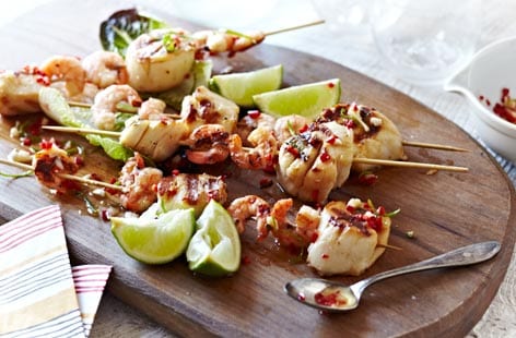 Image of "Scallop and prawn kebabs with lime dressing"