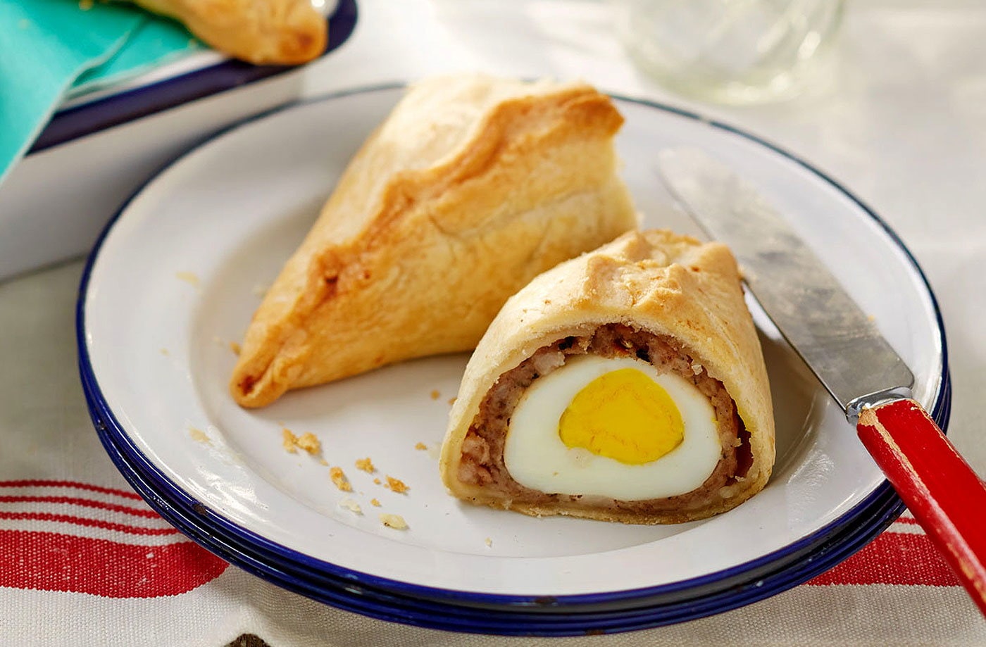 Scotch egg pasties