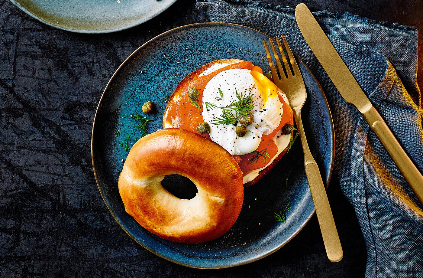Cheesy smoked salmon bagels
