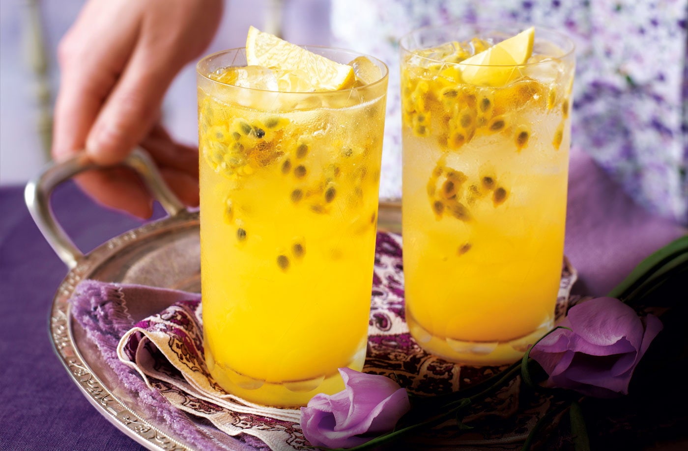 Passion fruit, lemon and gin Collins