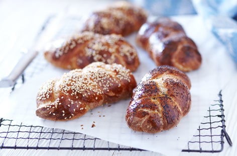 Image of "Kosher baby challah rolls"