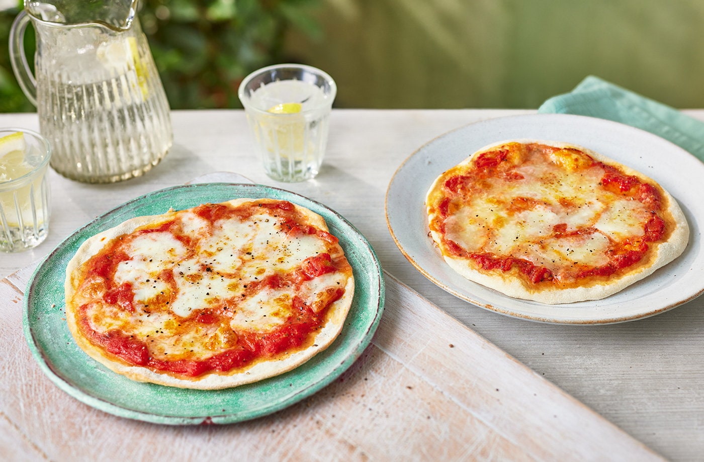 3-ingredient tomato and mozzarella easy pizzas