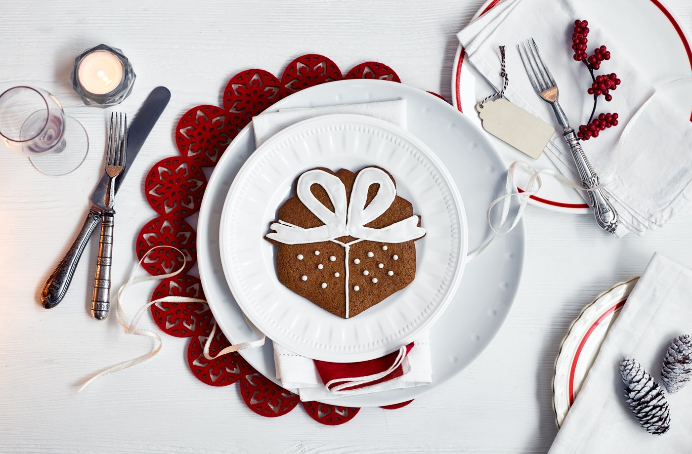 Gingerbread present box with bow