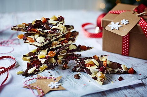 Image of "Fruity festive bark"