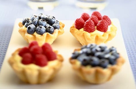 Image of "Mini summer fruit tarts"
