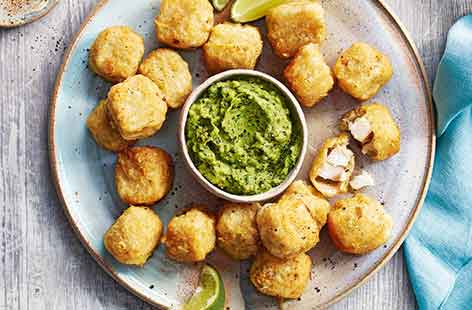 Image of "Fish nuggets with avocado and pea dip"