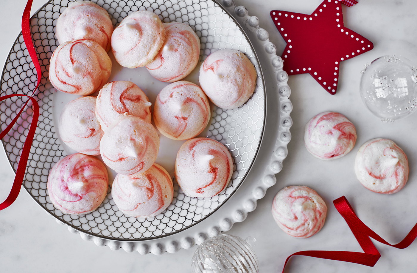 Vegan meringue kisses