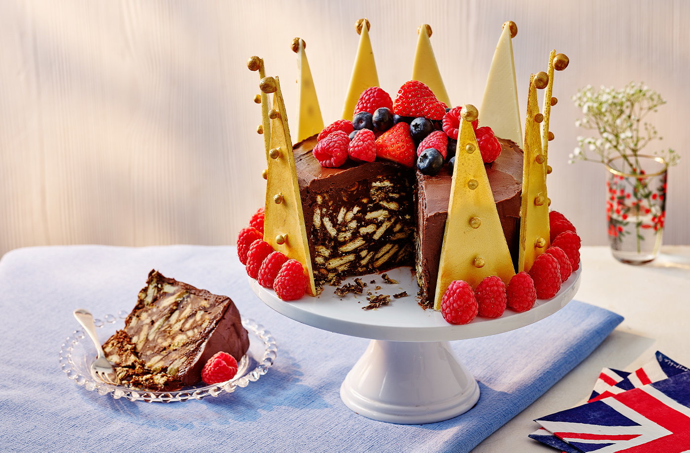 Chocolate biscuit crown cake