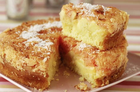 Image of "Apple and coconut cake"