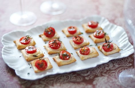Image of "Tomato and halloumi puffs"