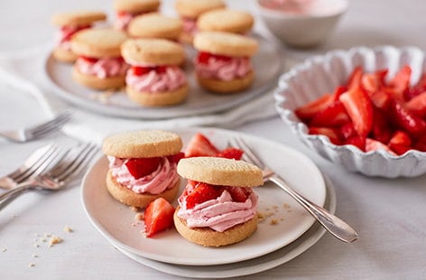 Image of "3-ingredient strawberry shortcake sandwiches"