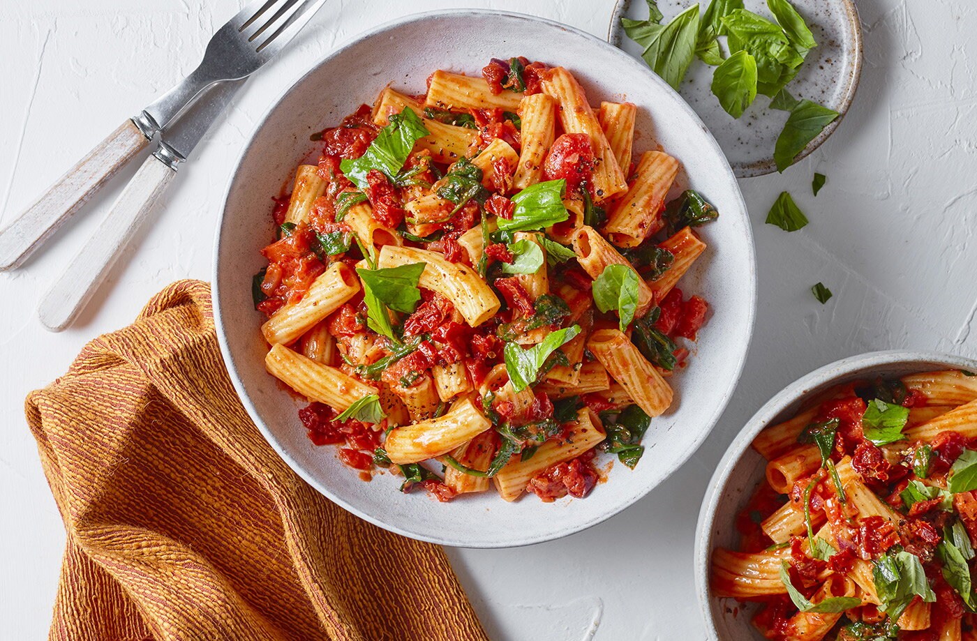 Sundried tomato and spinach pasta