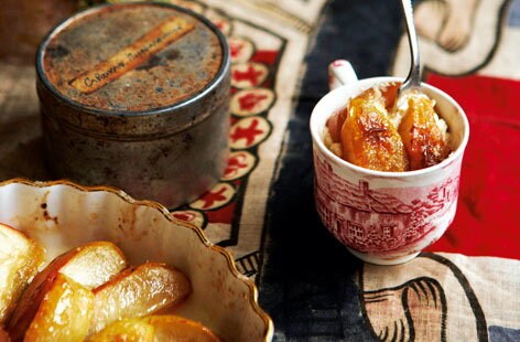 Image of "Baked apples slices with cinnamon cream"