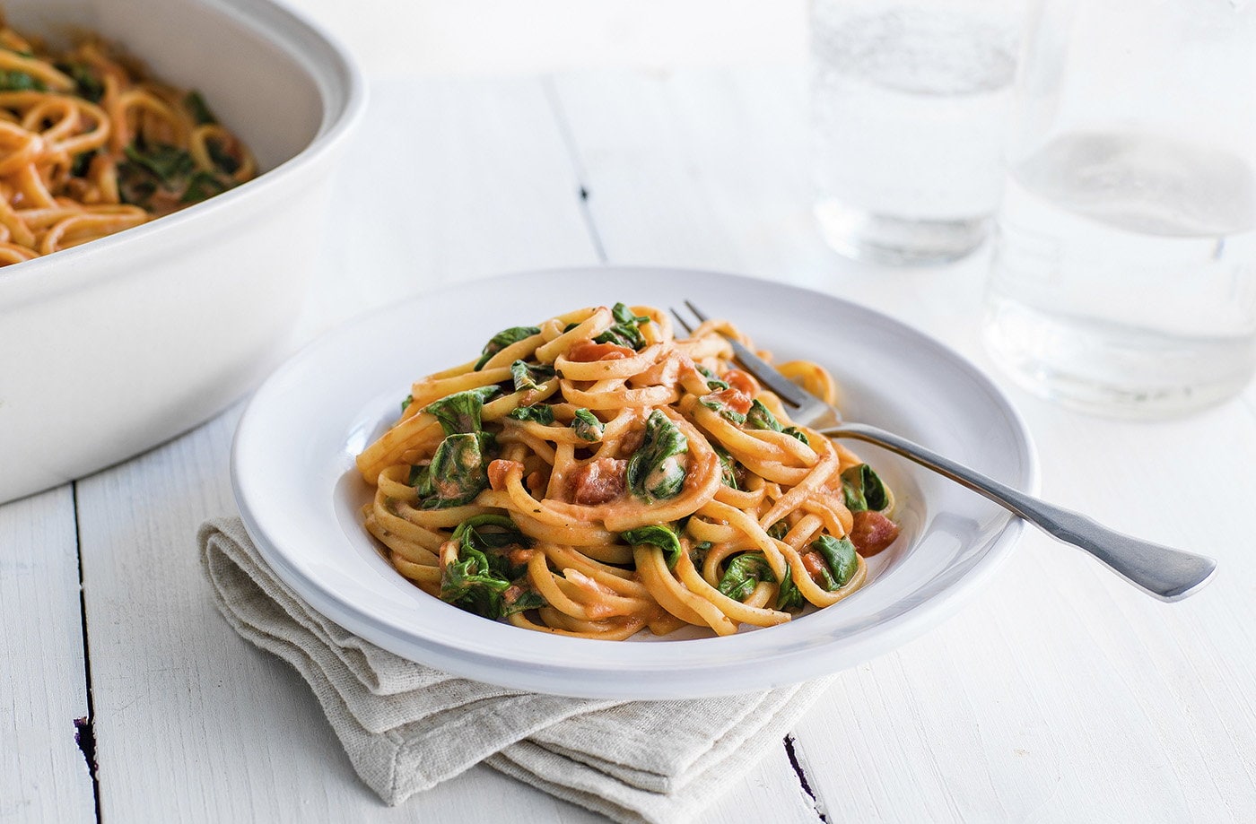 One-pot tomato and mascarpone linguine
