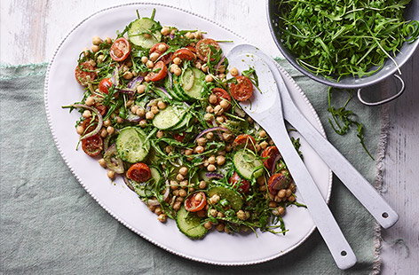 Image of "Rocket and chickpea salad with pesto dressing"