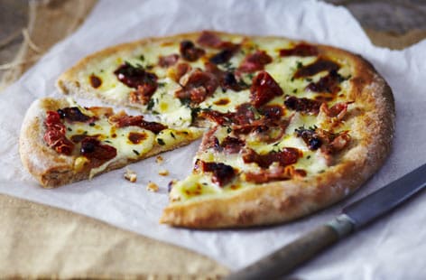 Image of "Prosciutto and sun-dried tomato wholewheat pizza"